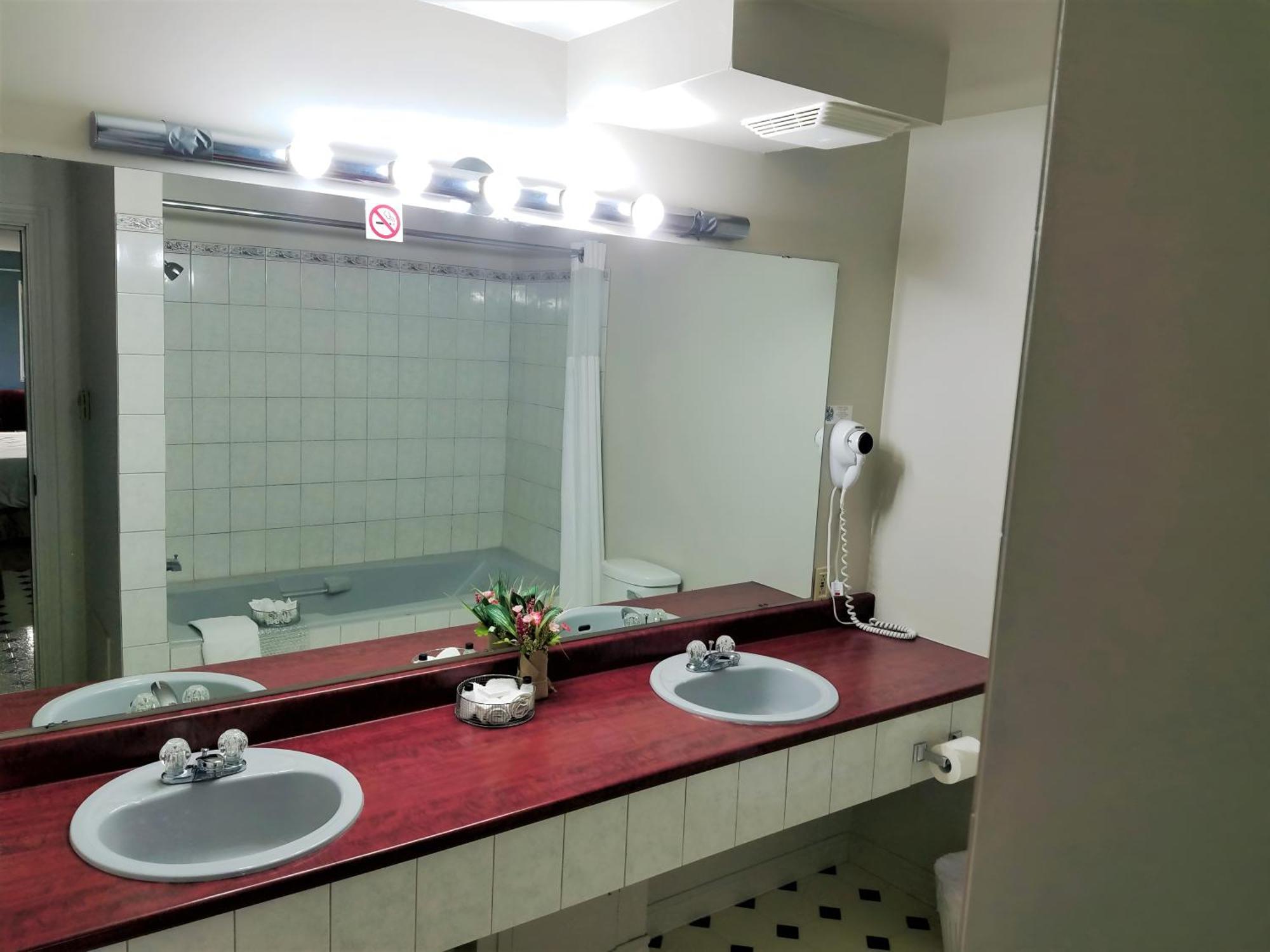 Florenceville Inn, Restaurant & Pool 外观 照片